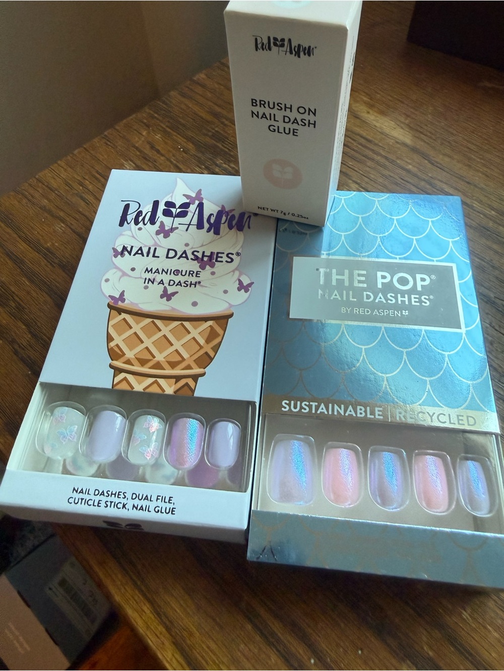 NWOT Red Aspen Iridescent Nail Dashes with Glue - Picture 1 of 2